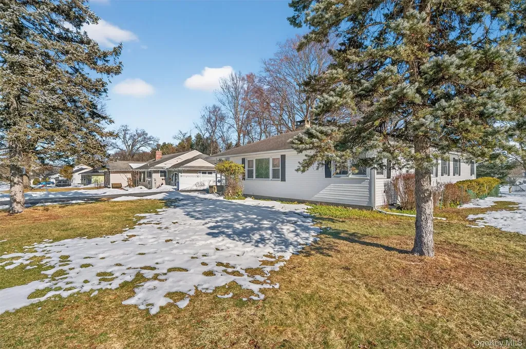 2 Thomas Jefferson Place Middletown NY 10940