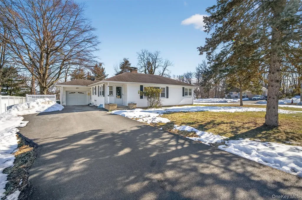 2 Thomas Jefferson Place Middletown NY 10940