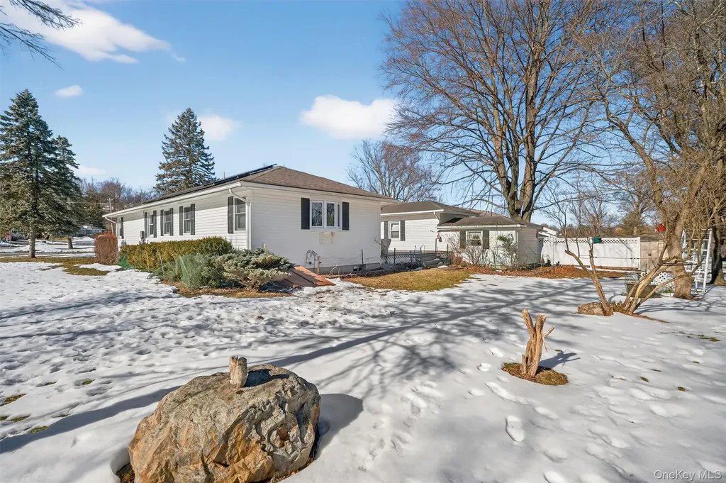 2 Thomas Jefferson Place Middletown NY 10940