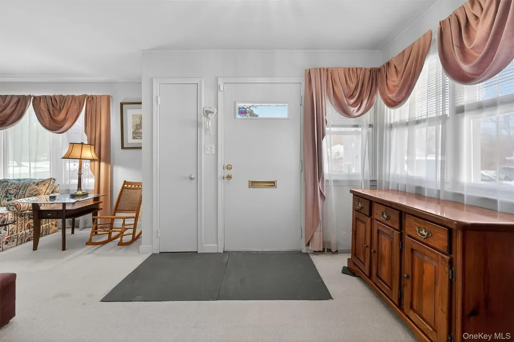 2 Thomas Jefferson Place Middletown NY 10940
