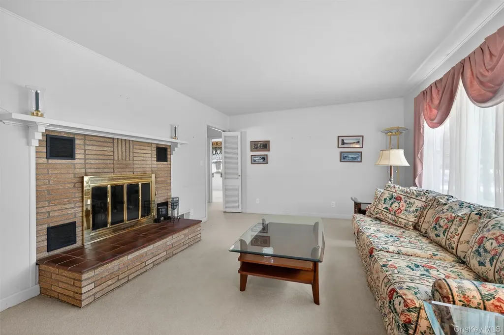 2 Thomas Jefferson Place Middletown NY 10940