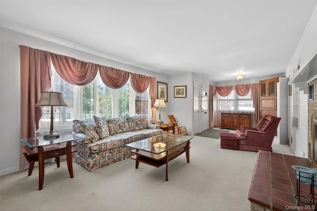 2 Thomas Jefferson Place Middletown NY 10940