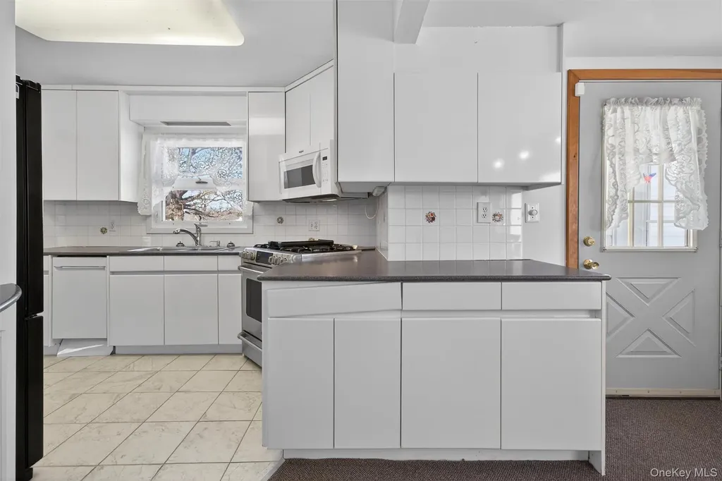 2 Thomas Jefferson Place Middletown NY 10940