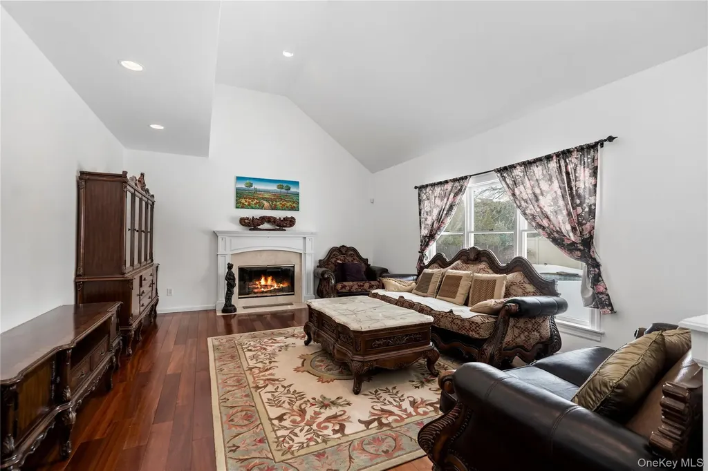 5 Pine Street Plainview NY 11803