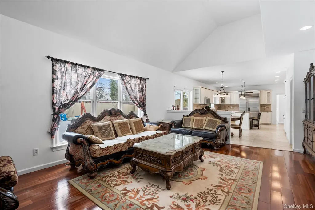 5 Pine Street Plainview NY 11803