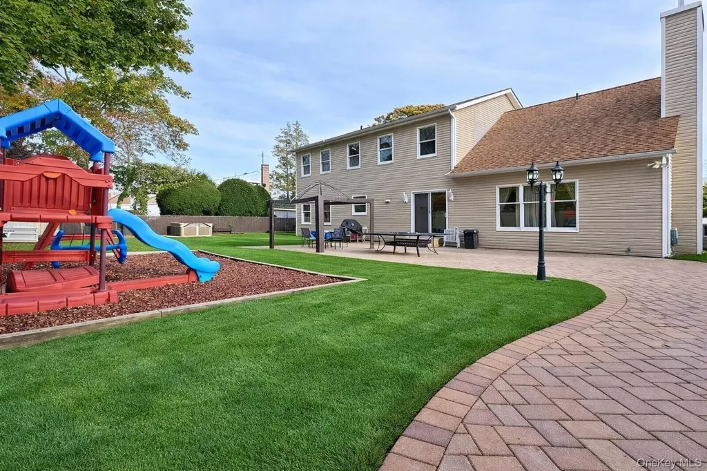 5 Pine Street Plainview NY 11803
