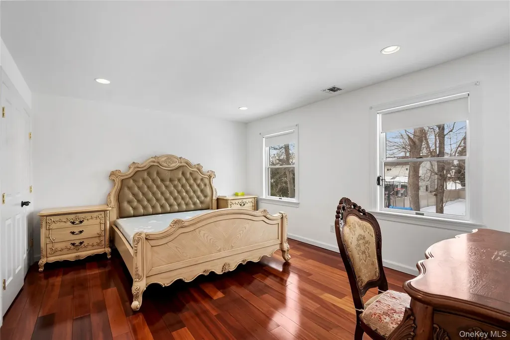 5 Pine Street Plainview NY 11803