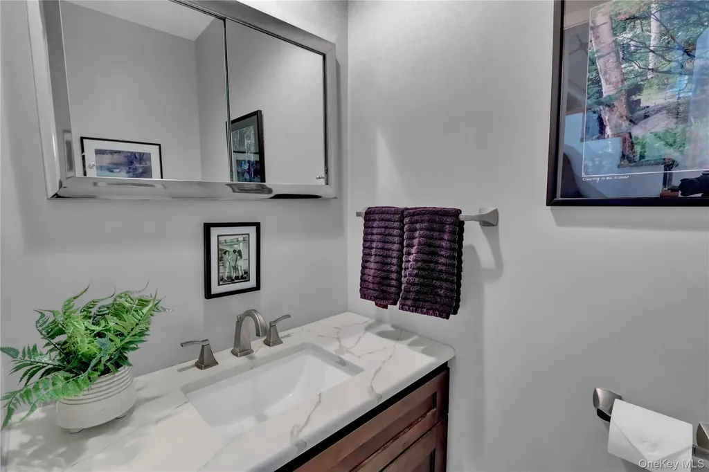 286 Hallock Road Stony Brook NY 11790