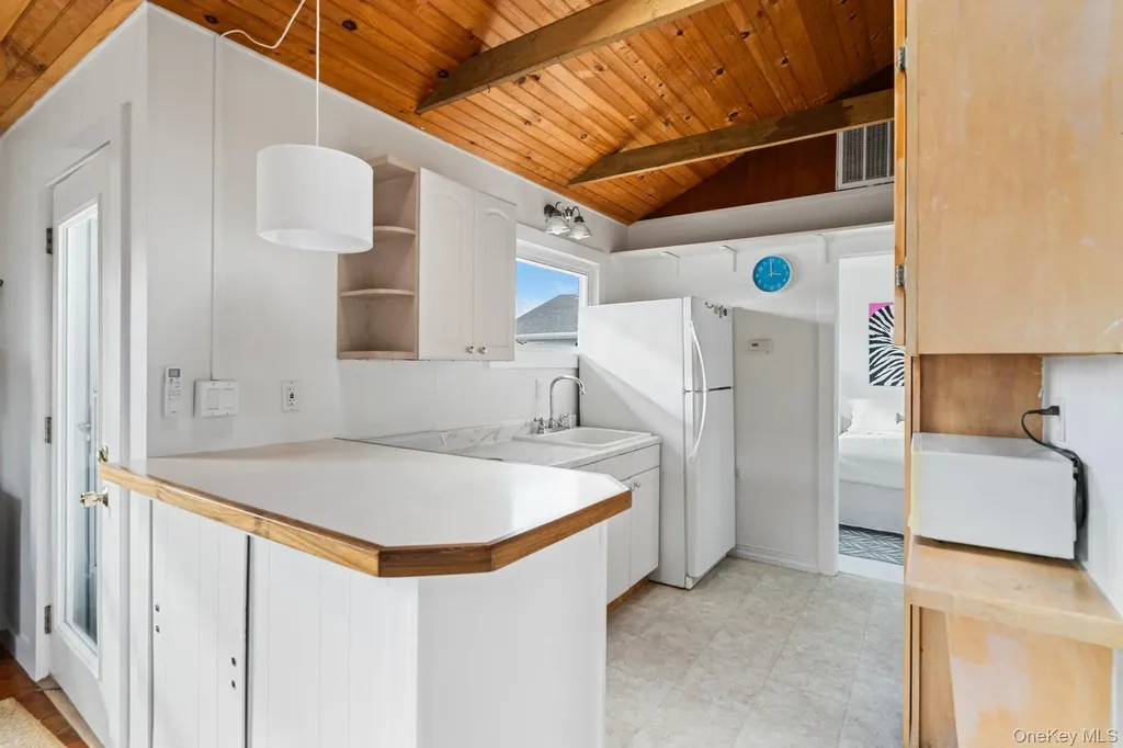 654A Dune Road Westhampton Dunes NY 11978