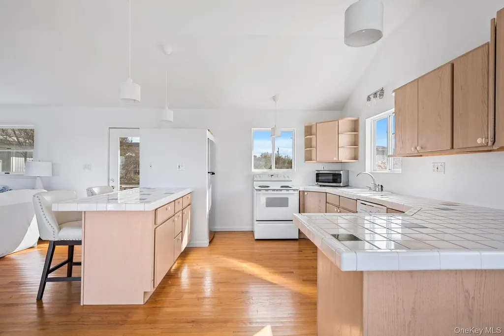 654A Dune Road Westhampton Dunes NY 11978