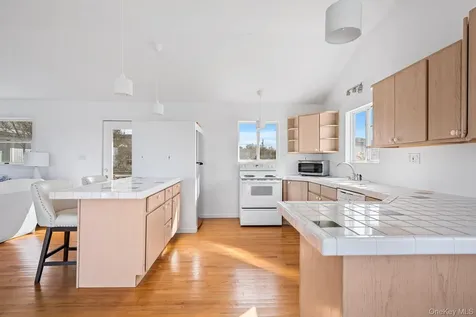 654A Dune Road Westhampton Dunes NY 11978