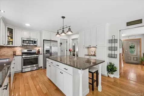 27 Pugsley Parkway Cortlandt Manor NY 10567