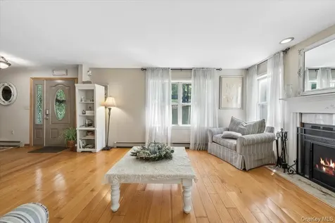 27 Pugsley Parkway Cortlandt Manor NY 10567