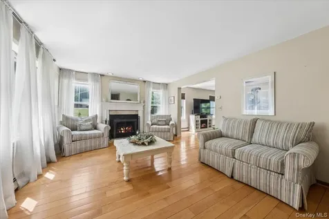 27 Pugsley Parkway Cortlandt Manor NY 10567