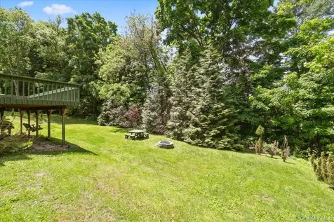 27 Pugsley Parkway Cortlandt Manor NY 10567