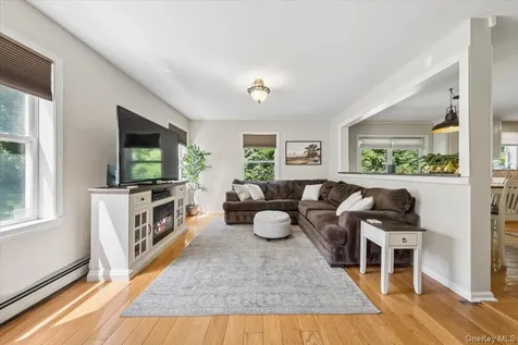 27 Pugsley Parkway Cortlandt Manor NY 10567