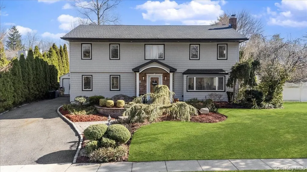 98 Barry Lane Syosset NY 11791
