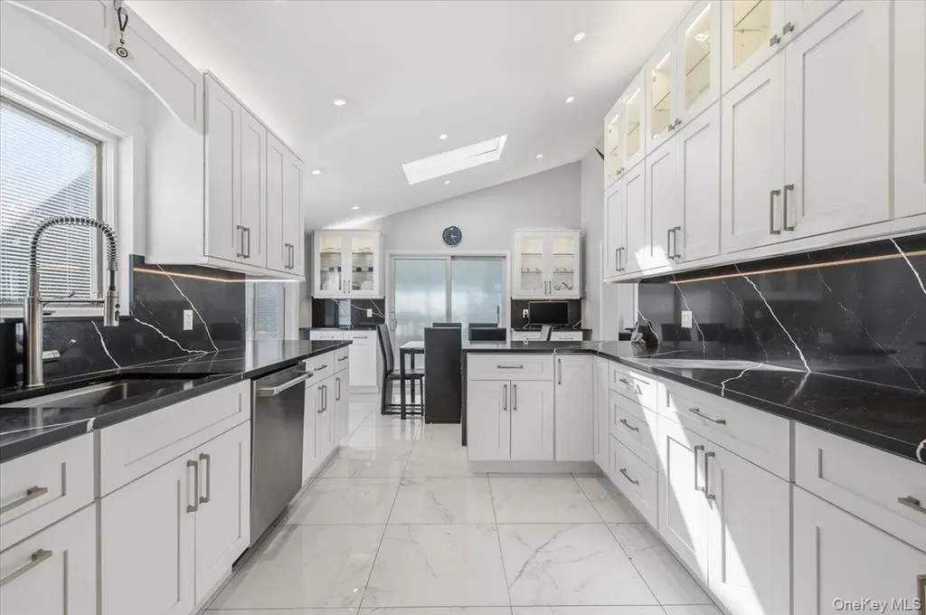 98 Barry Lane Syosset NY 11791