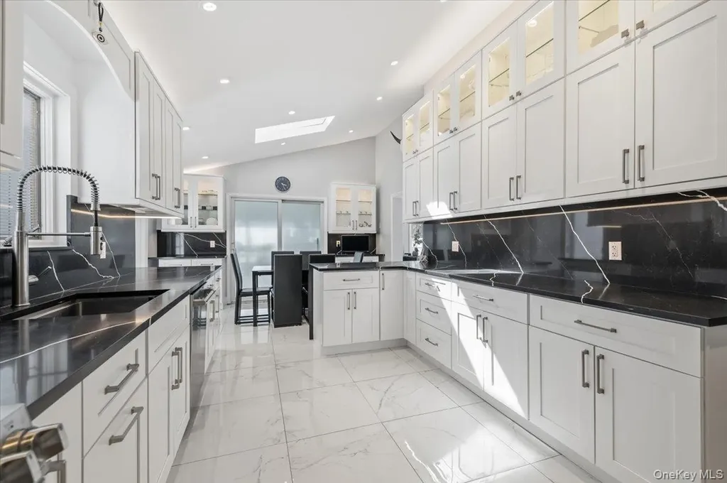 98 Barry Lane Syosset NY 11791