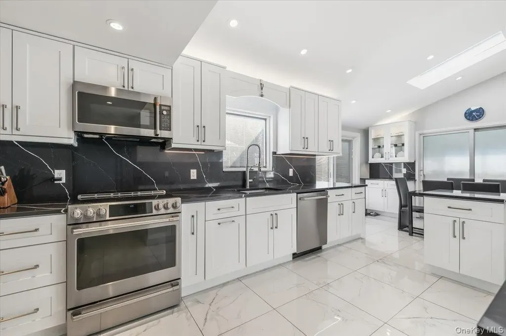 98 Barry Lane Syosset NY 11791