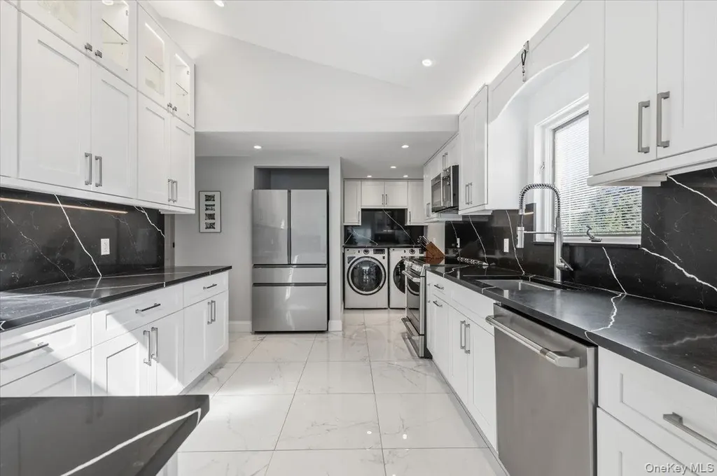98 Barry Lane Syosset NY 11791