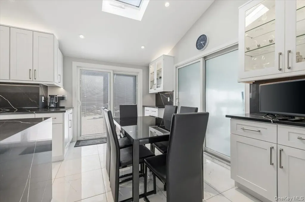 98 Barry Lane Syosset NY 11791
