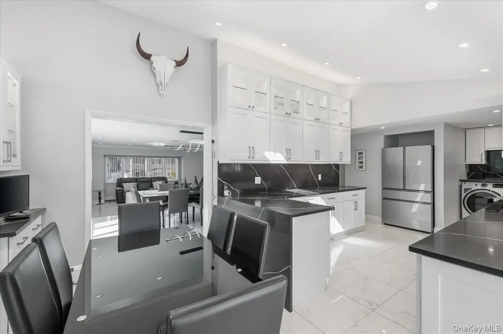 98 Barry Lane Syosset NY 11791