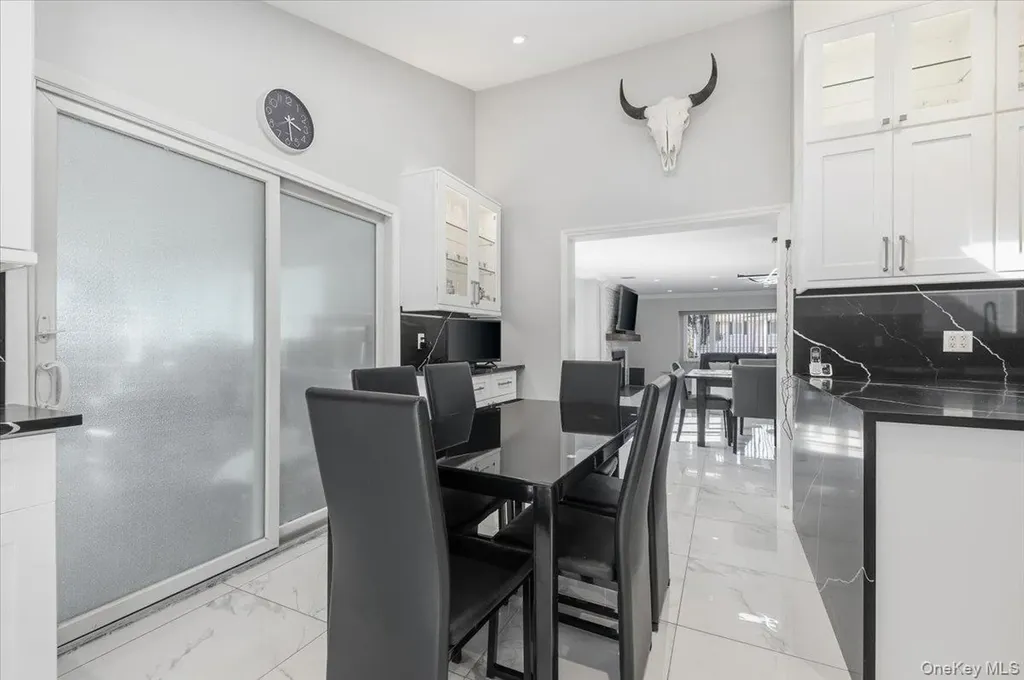 98 Barry Lane Syosset NY 11791