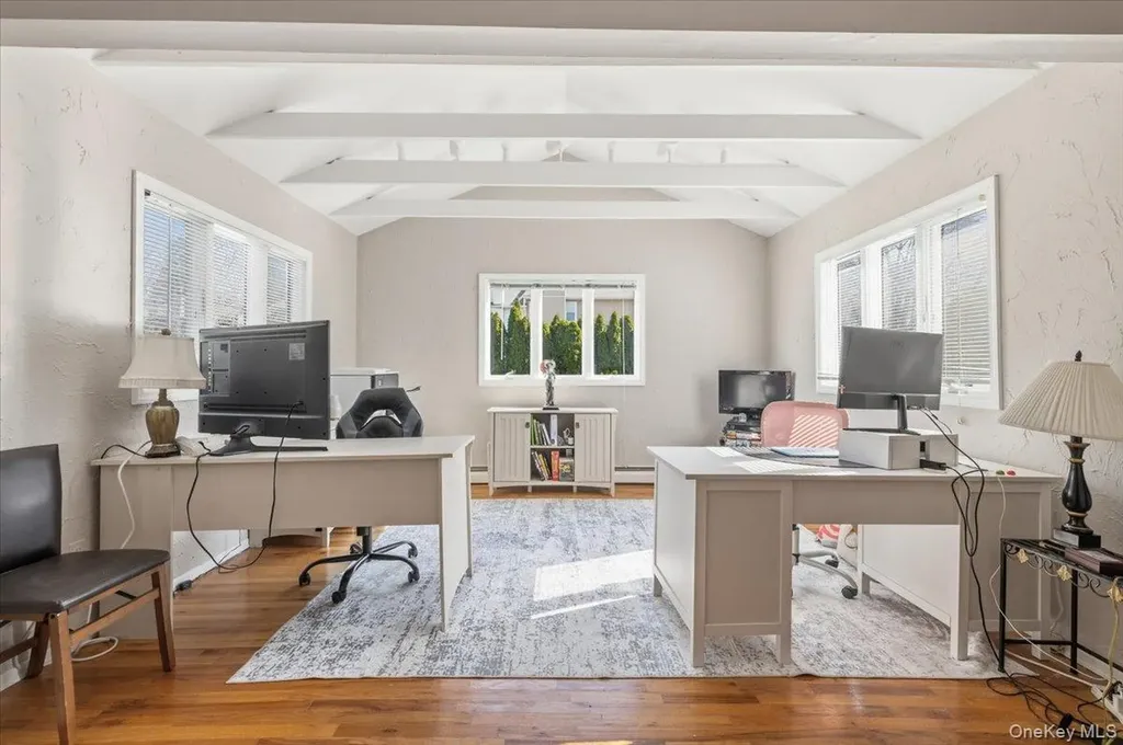 98 Barry Lane Syosset NY 11791