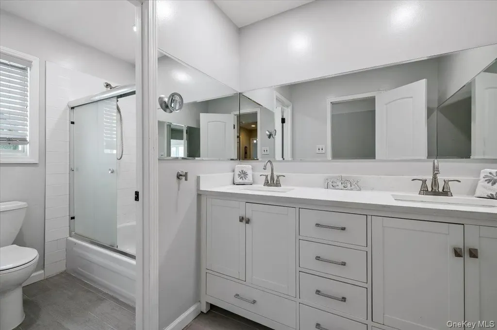 98 Barry Lane Syosset NY 11791