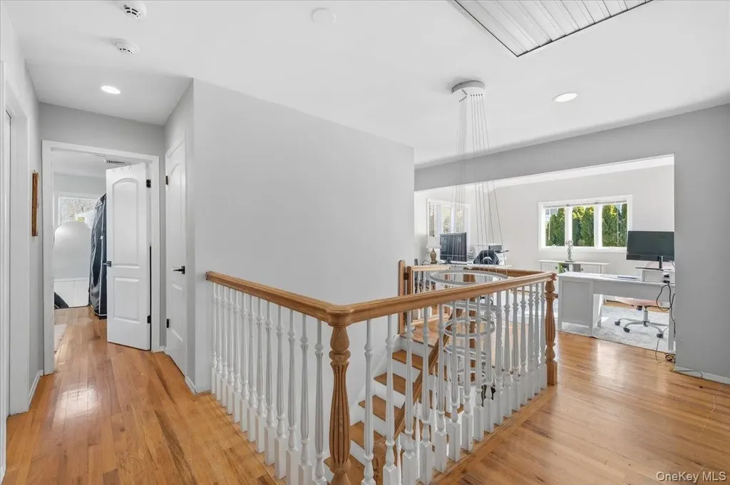 98 Barry Lane Syosset NY 11791