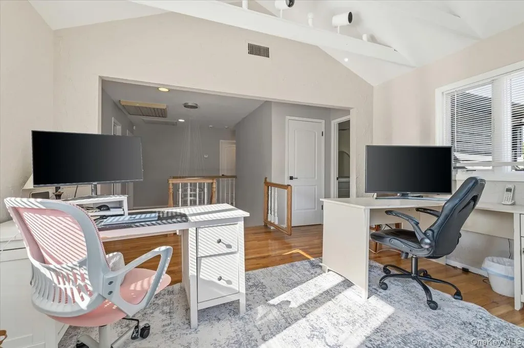 98 Barry Lane Syosset NY 11791