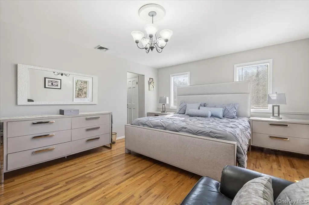 98 Barry Lane Syosset NY 11791