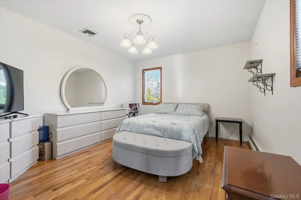98 Barry Lane Syosset NY 11791