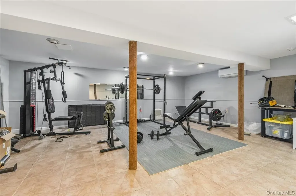 98 Barry Lane Syosset NY 11791