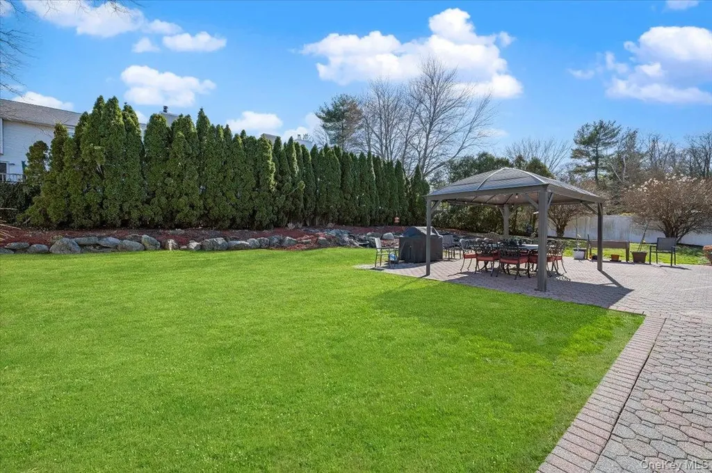98 Barry Lane Syosset NY 11791