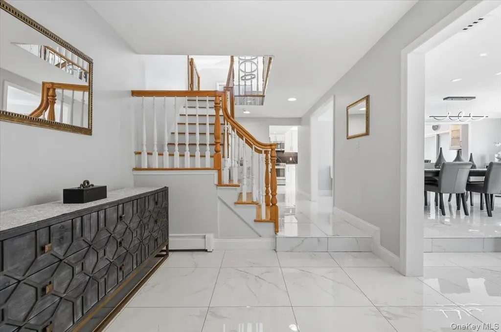 98 Barry Lane Syosset NY 11791