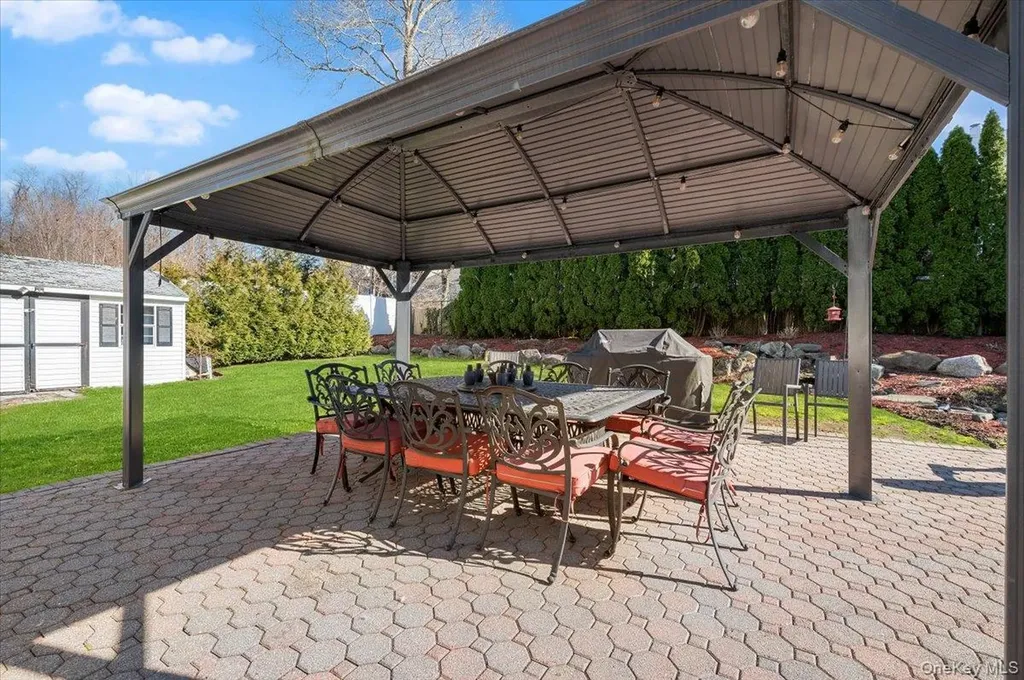 98 Barry Lane Syosset NY 11791