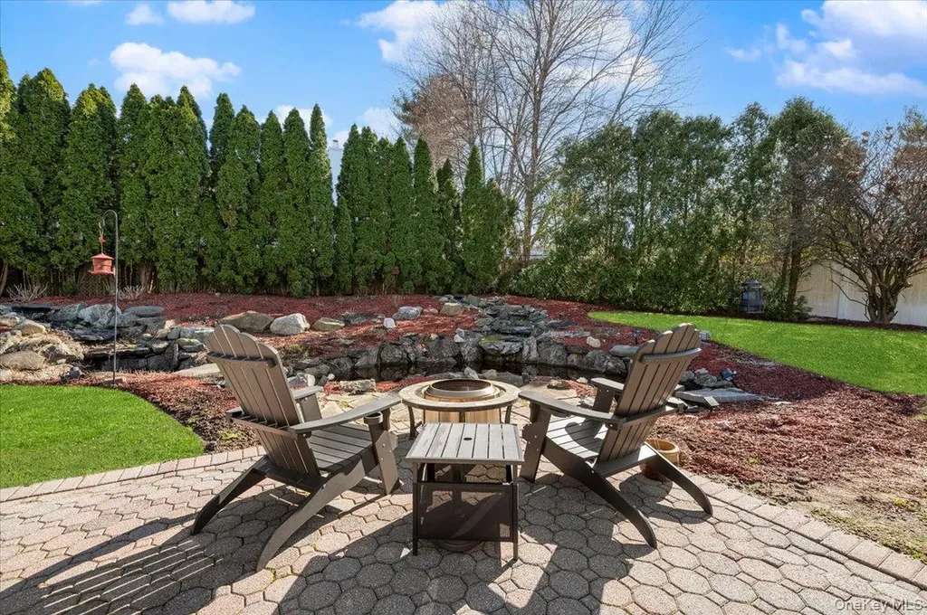 98 Barry Lane Syosset NY 11791