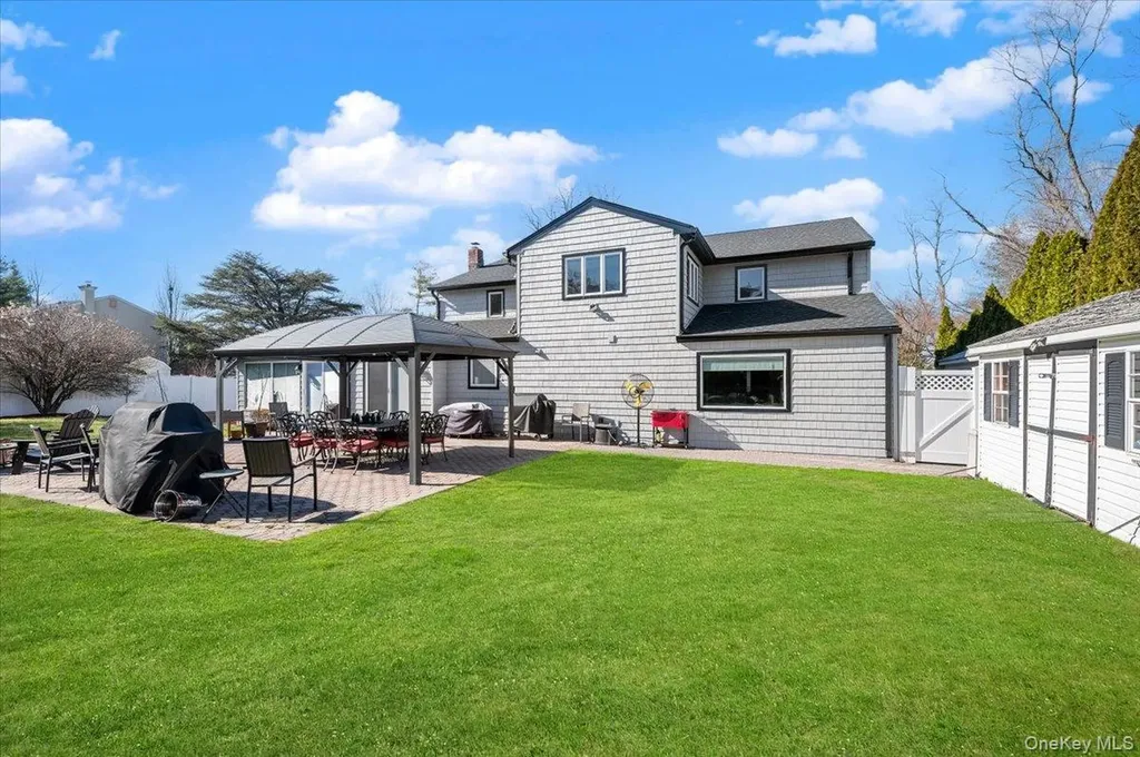 98 Barry Lane Syosset NY 11791