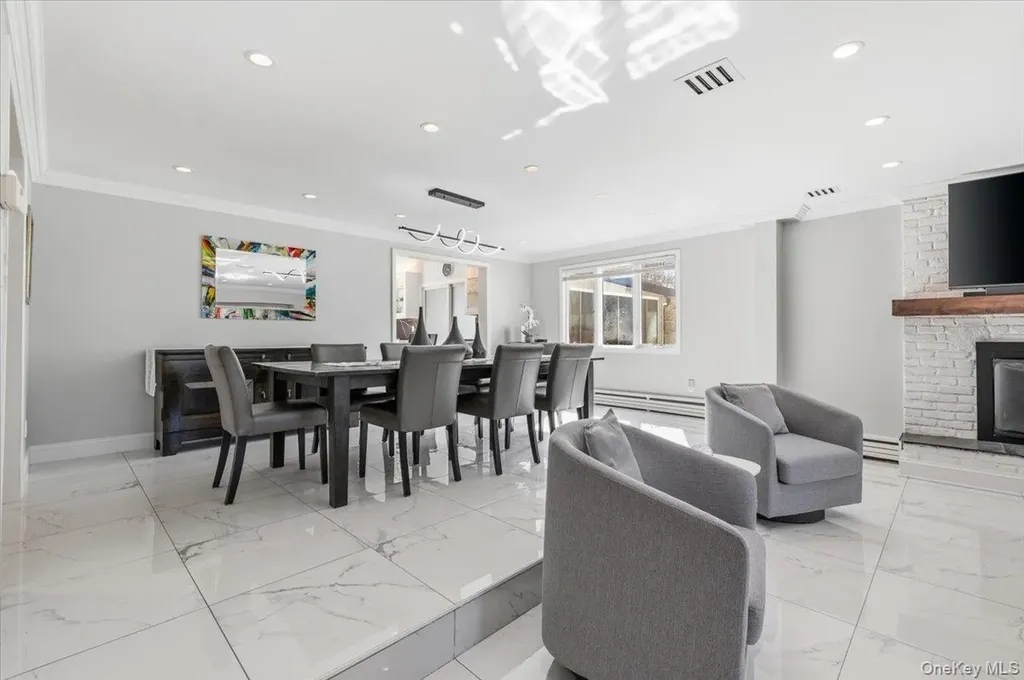 98 Barry Lane Syosset NY 11791