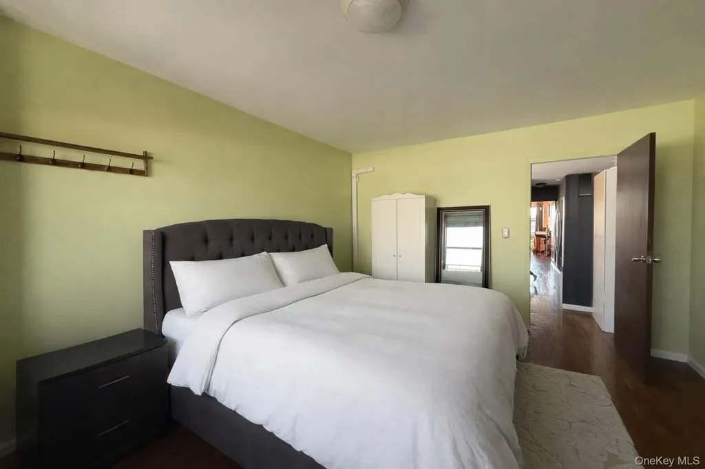 87-14 57th Road Elmhurst NY 11373