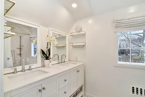 30 Locust Lane Bronxville NY 10708