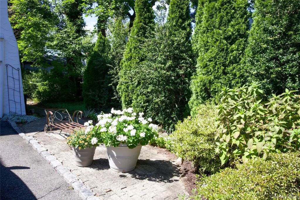 9 Ramsey Road Great Neck NY 11023