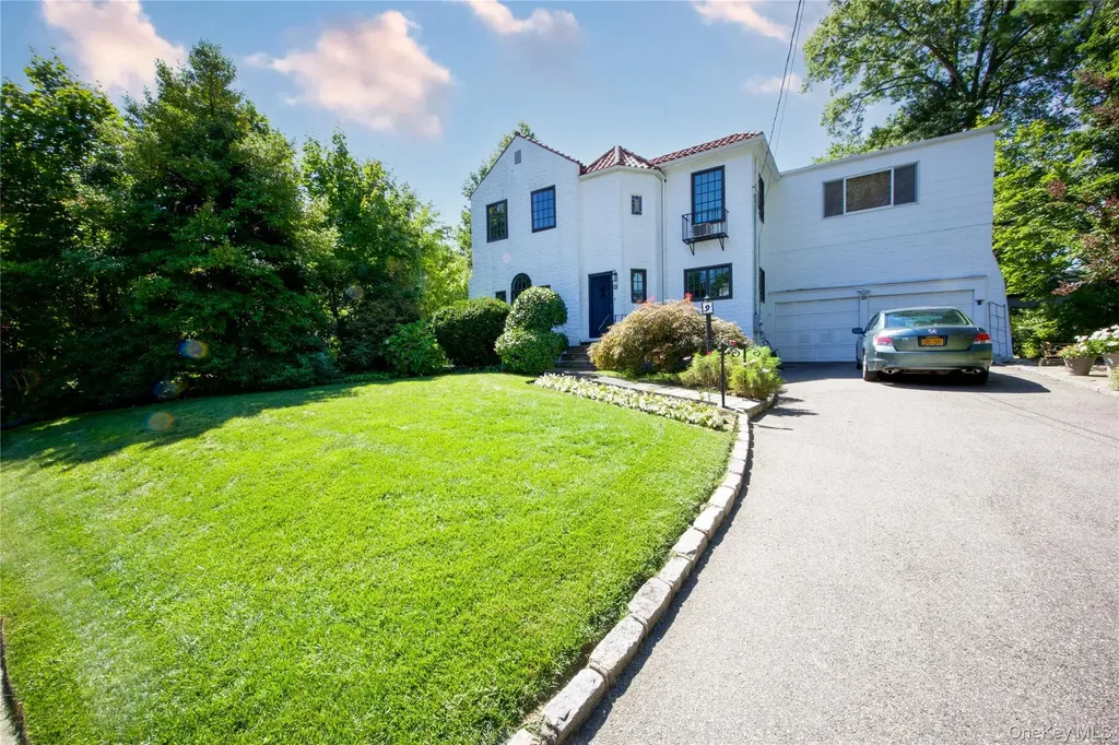 9 Ramsey Road Great Neck NY 11023