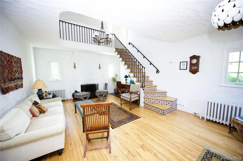 9 Ramsey Road Great Neck NY 11023