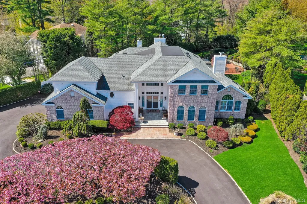 15 Pironi Court Woodbury NY 11797