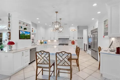 15 Pironi Court Woodbury NY 11797