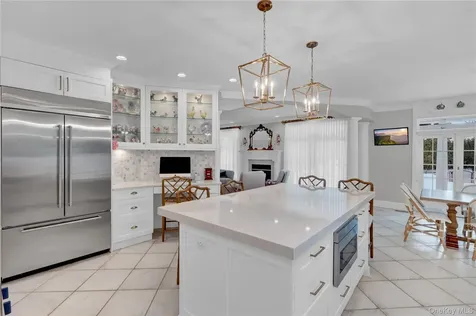 15 Pironi Court Woodbury NY 11797