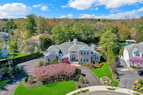 15 Pironi Court Woodbury NY 11797
